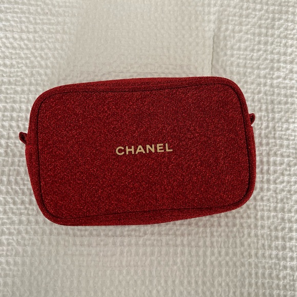 COPY - Chanel red makeup bag - Picture 2 of 6